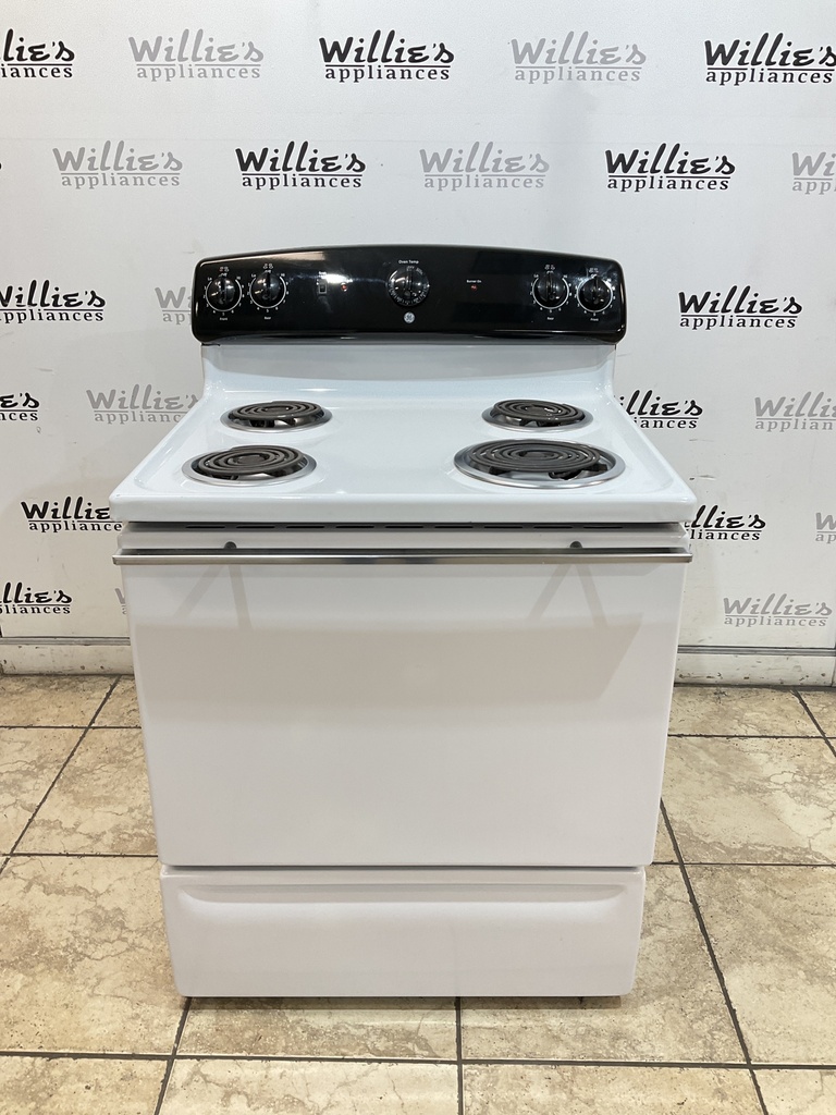 Ge Used Electric Stove 220volts (40/50 AMP) 30inches {no cord} (White/Black) 