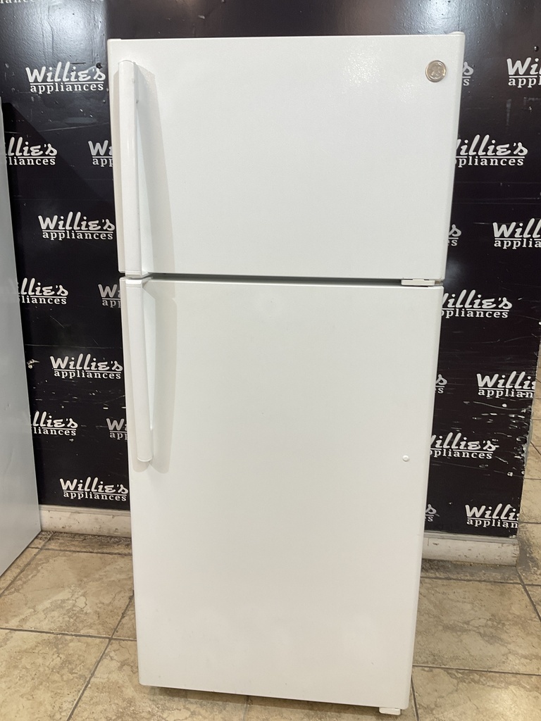 Ge Used Refrigerator Top and Bottom 28x64 1/2” (White) 