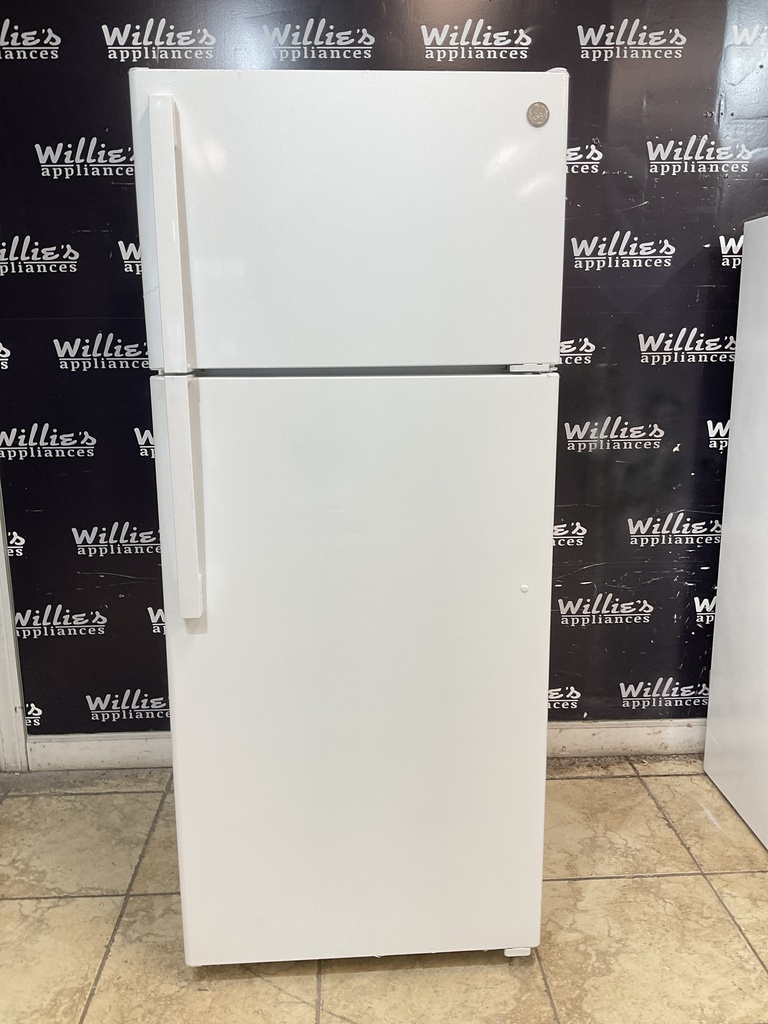 Ge Used Refrigerator Top and Bottom 28x67 (White) 