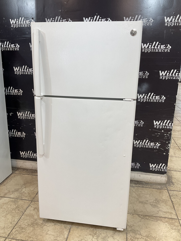 Ge Used Refrigerator Top and Bottom 28x61 1/2” (White) 