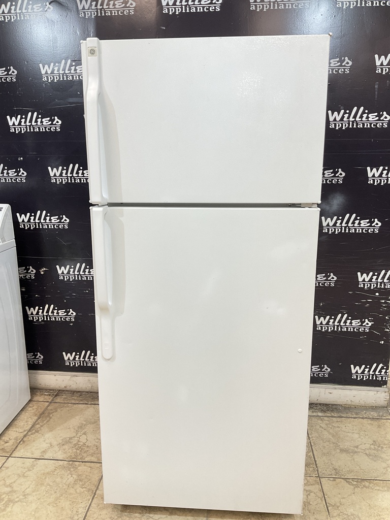 Ge Used Refrigerator Top and Bottom 28x64 1/2” (white) 