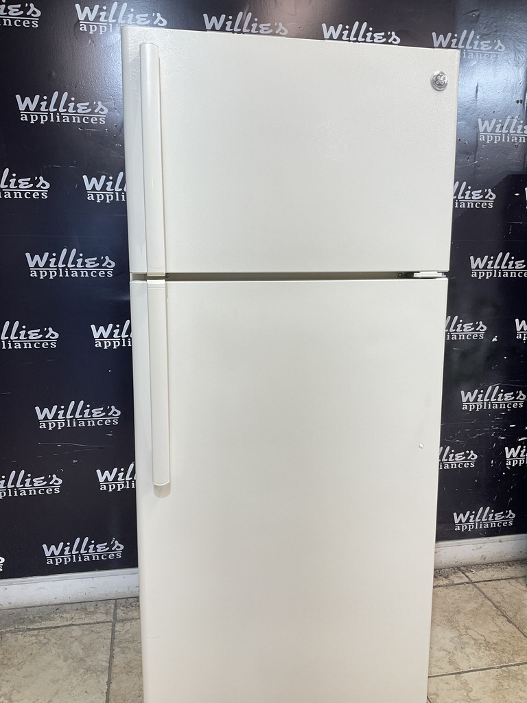 Ge Used Refrigerator Top and Bottom 28x67 (Bisque) 