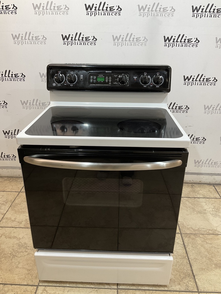 Ge Used Electric Stove 220volts (40/50 AMP) 30inches {no cord} (White/Black) 