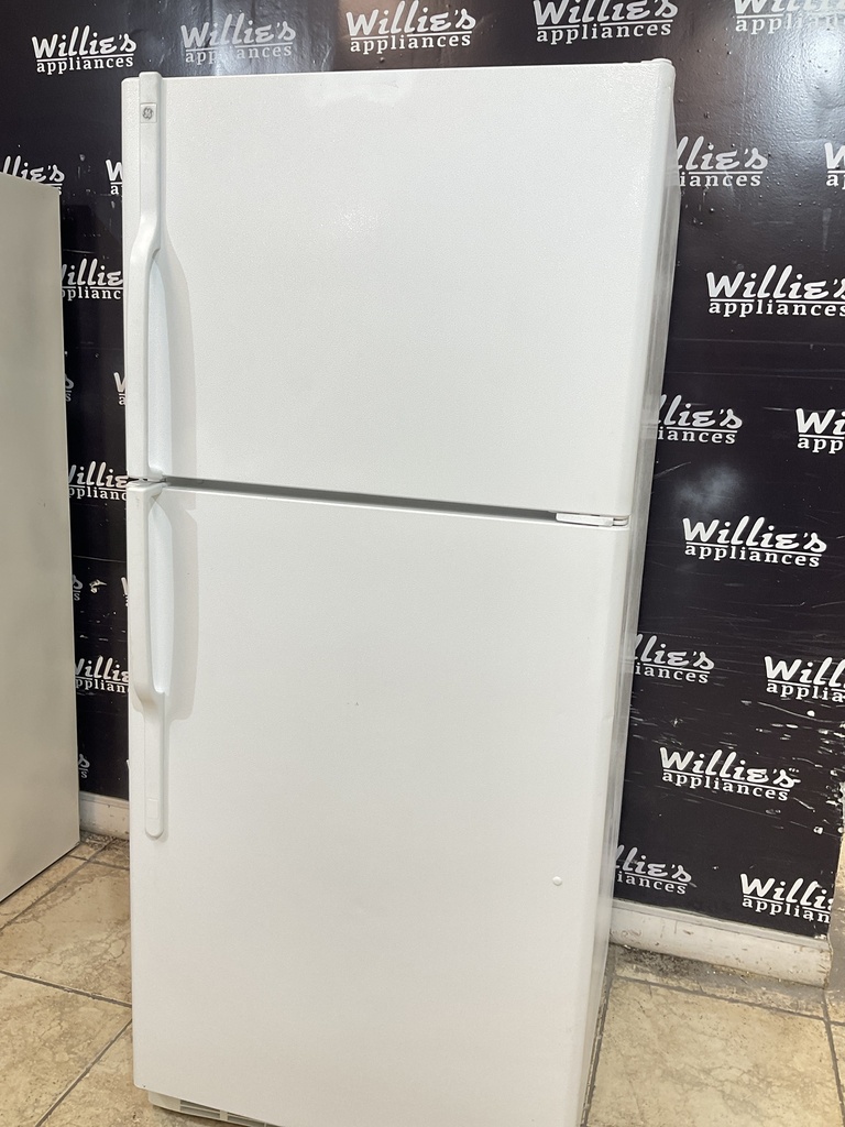 Ge Used Refrigerator Top and Bottom 30x67 (White) 