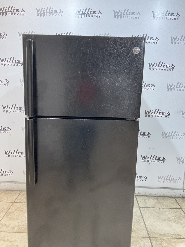 Ge Used Refrigerator Top and Bottom 28x61 (Black) 