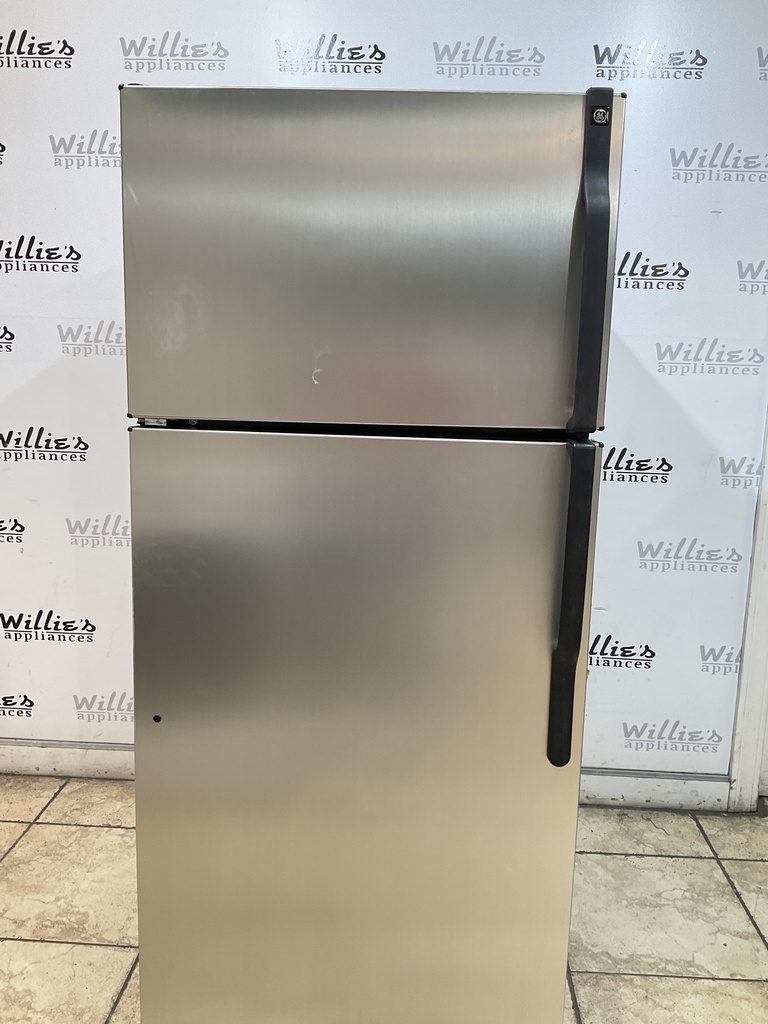 Ge Used Refrigerator Top and Bottom 28x64 1/2” (White) 