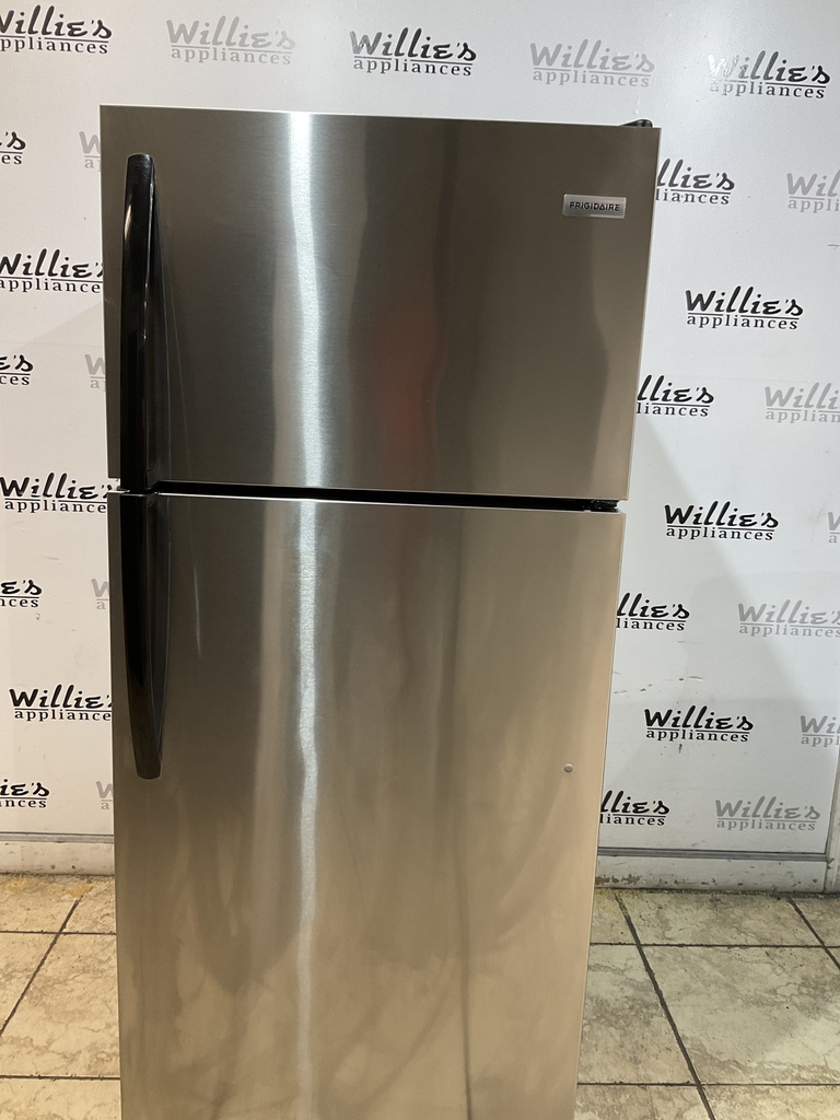 Frigidaire Used Refrigerator Top and Bottom 28 1/2” x 65”