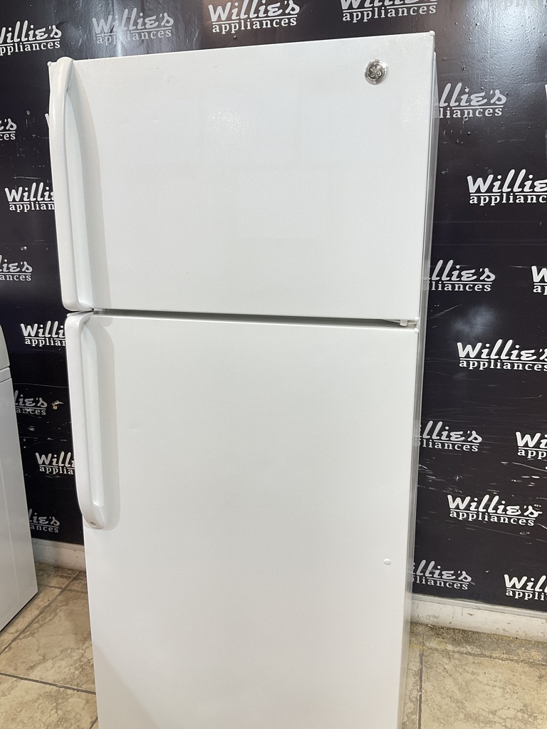 Ge Used Refrigerator Top and Bottom 28x67 (White) 