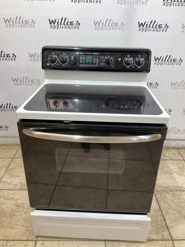 Ge Used Electric Stove 220volts (40/50 AMP) 30inches {no cord} (White/Black) 