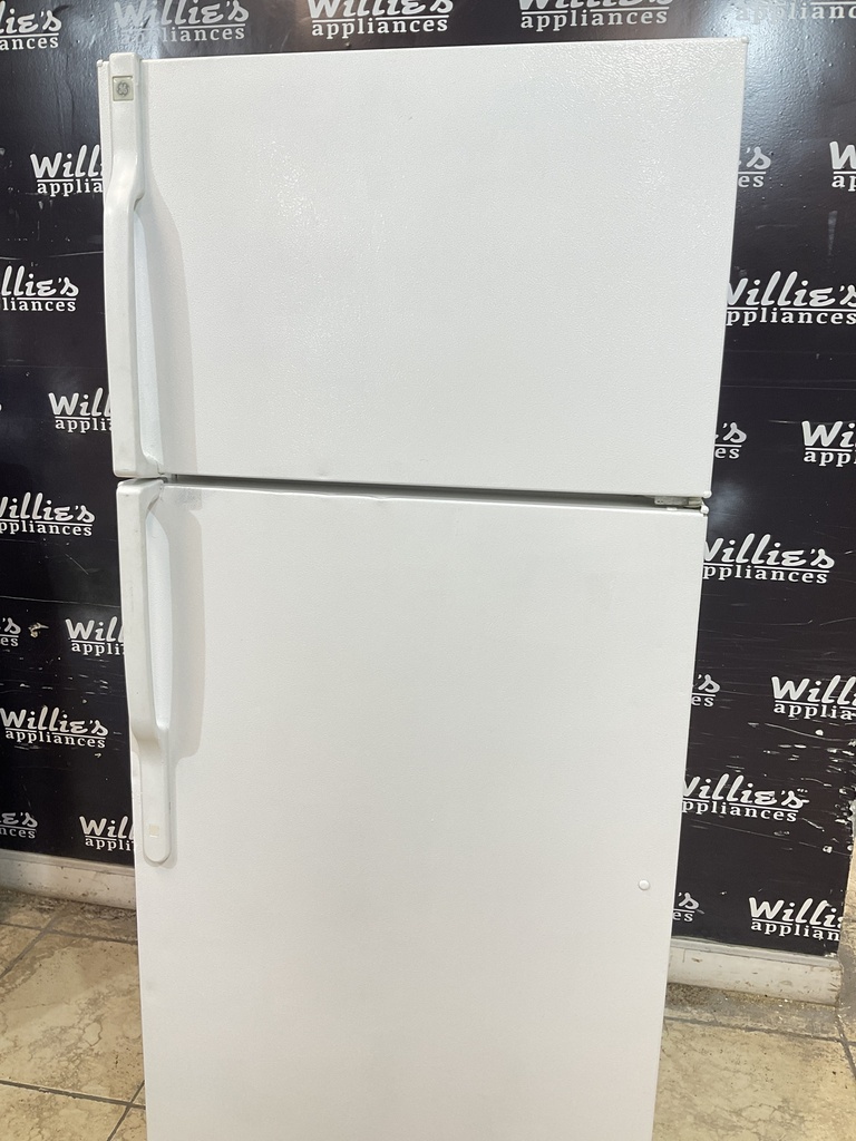 Ge Used Refrigerator Top and Bottom 28x67 (White)