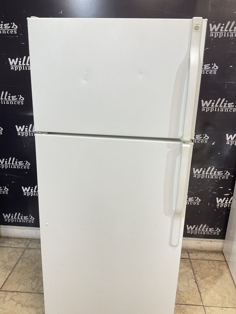 Ge Used Refrigerator Top and Bottom 28x64 1/2” (White) 