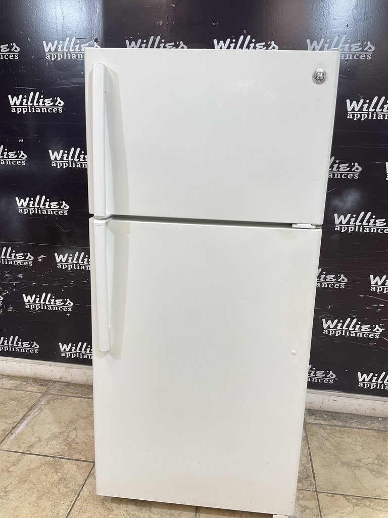 Ge Used Refrigerator Top and Bottom 28x61 (White) 