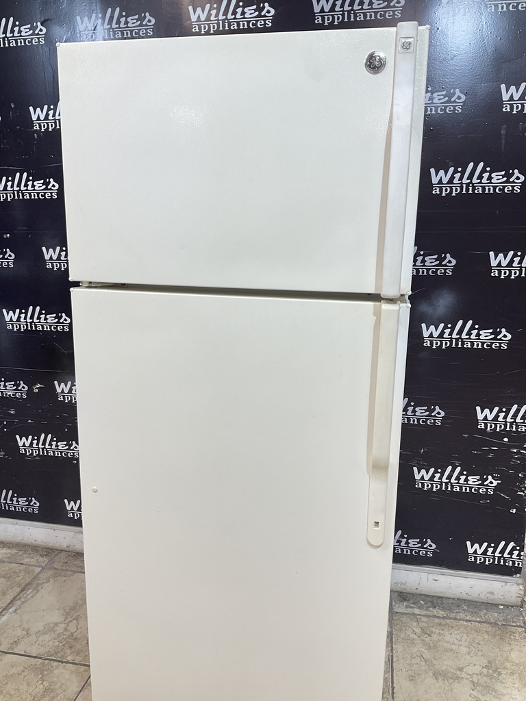 Ge Used Refrigerator Top and Bottom 28x67 (Bisque) 