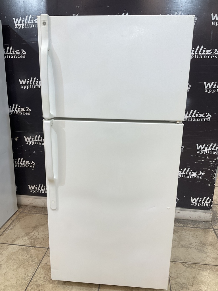 Ge Used Refrigerator Top and Bottom 28x61 1/2” (White) 