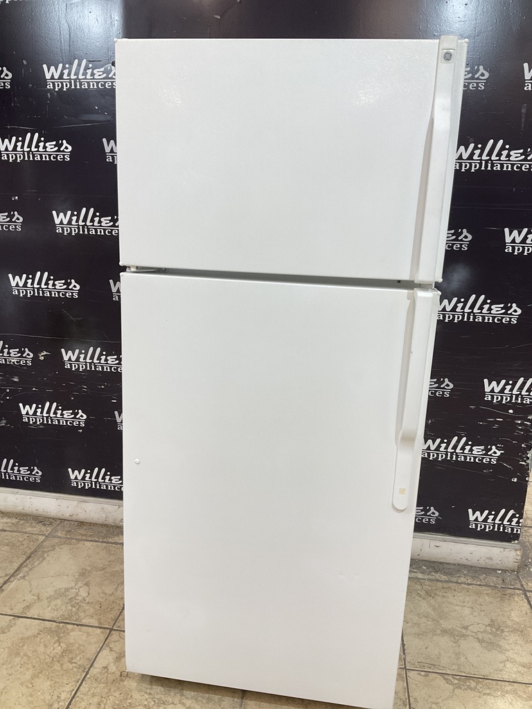 Ge Used Refrigerator Top and Bottom 28x64 1/2” (White) 