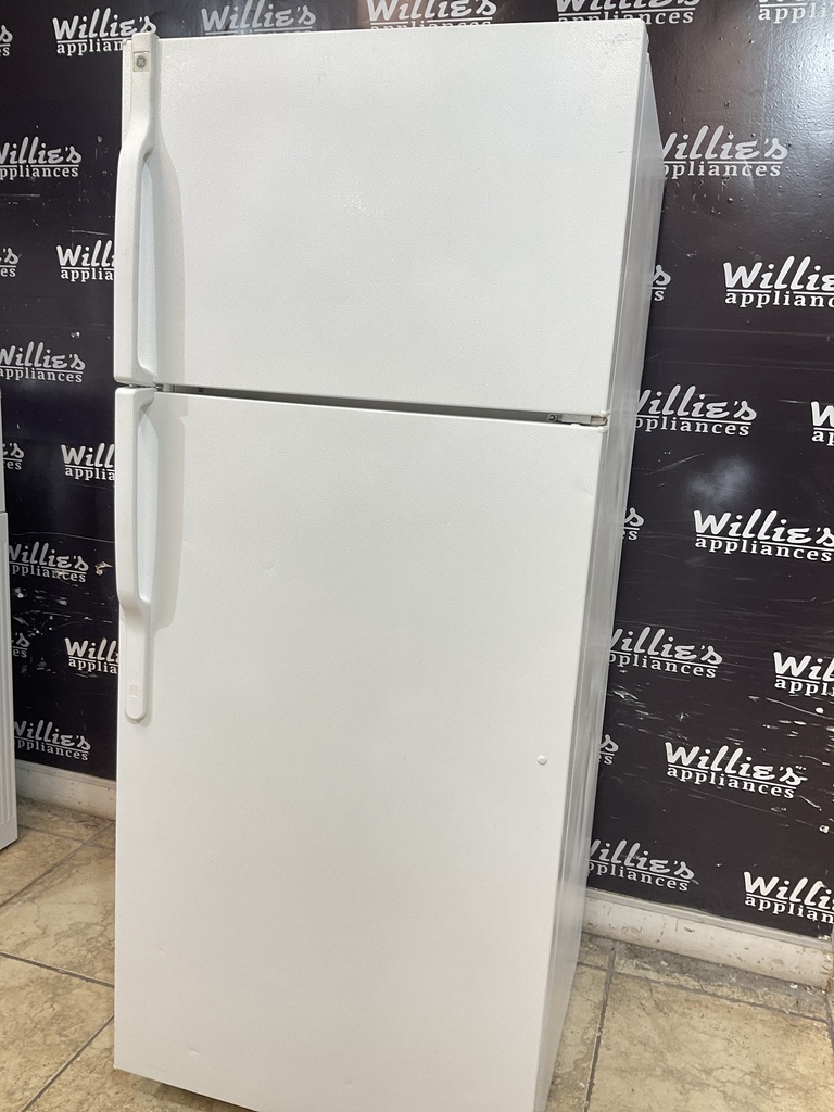 Ge Used Refrigerator Top and Bottom 28x67 (White) 