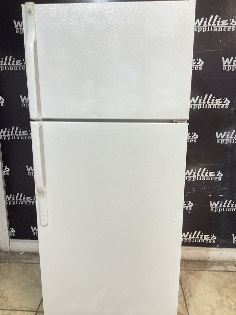 Ge Used Refrigerator Top and Bottom 28x64 1/2” (White)