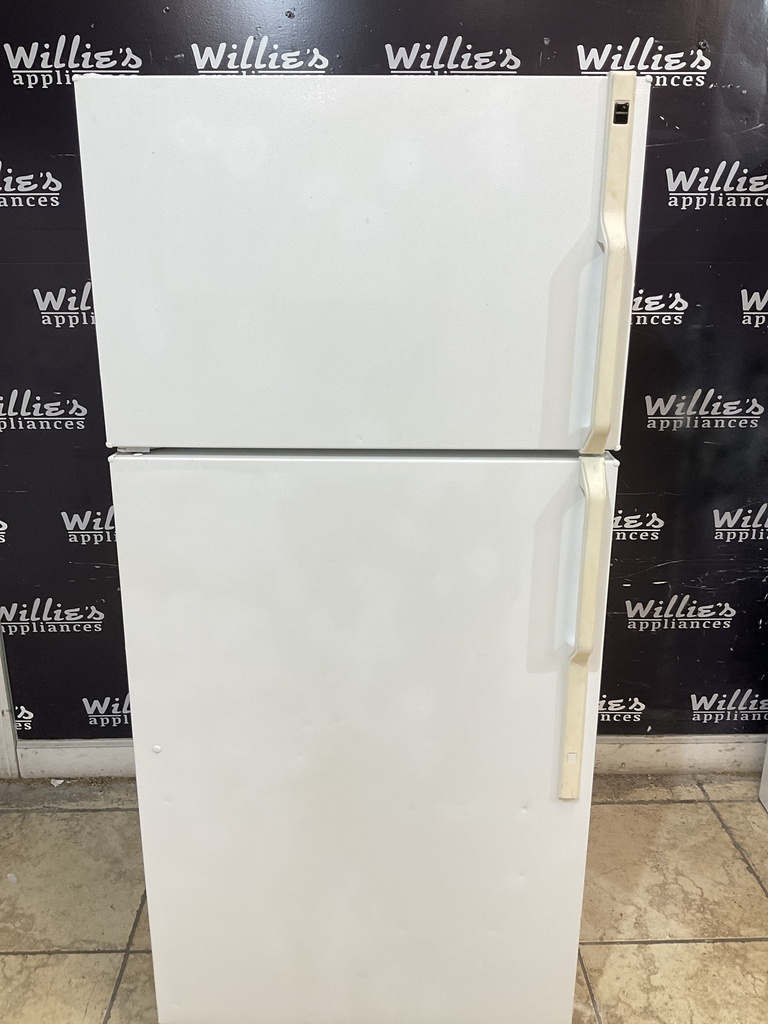 Hotpoint Used Refrigerator Top and Bottom 28x61 1/2” (White) 