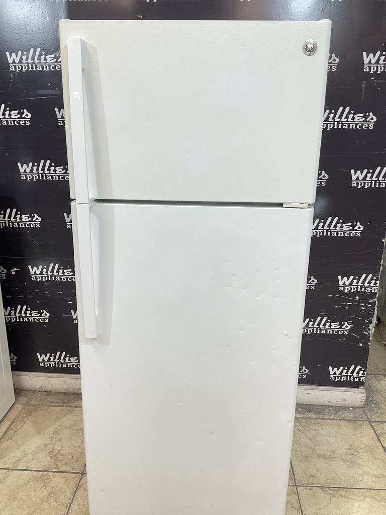 Ge Used Refrigerator Top and Bottom 28x67” (White) 