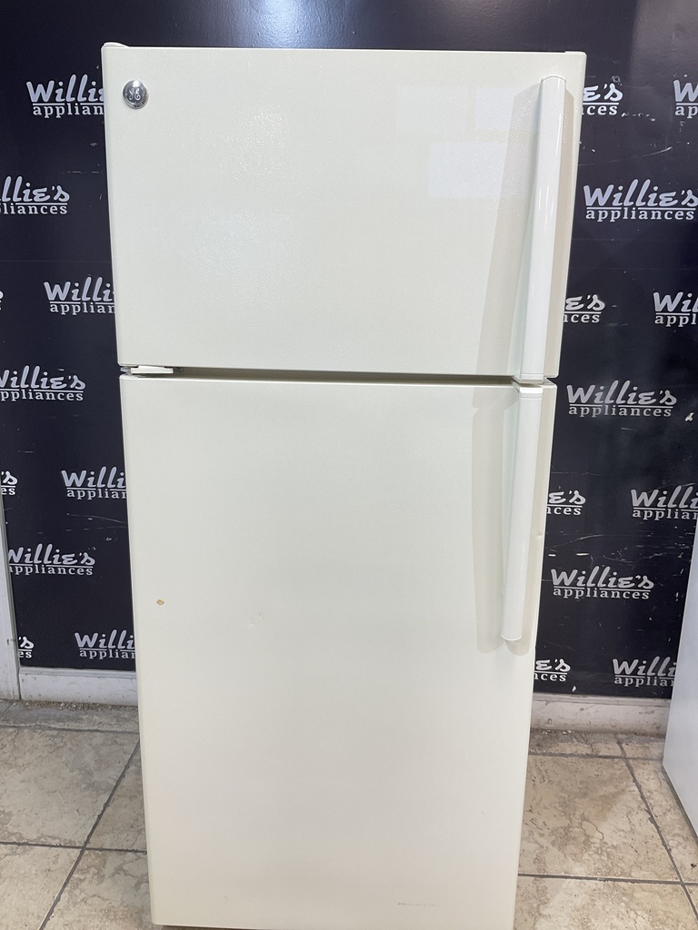 Ge Used Refrigerator Top and Bottom 28x64 (Bisque) 