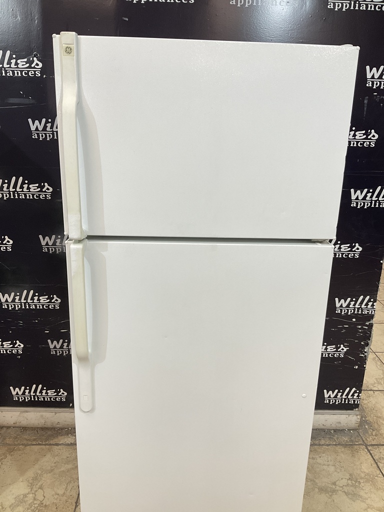 Ge Used Refrigerator Top and Bottom 28x67 (White) 