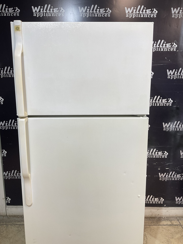 Ge Used Refrigerator Top and Bottom 28x67 1/2” (White) 