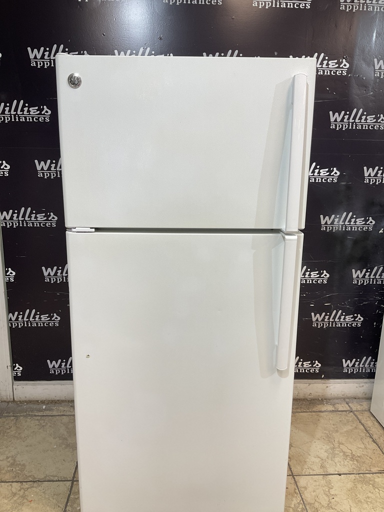 Ge Used Refrigerator Top and Bottom 28x61 1/2” (White) 