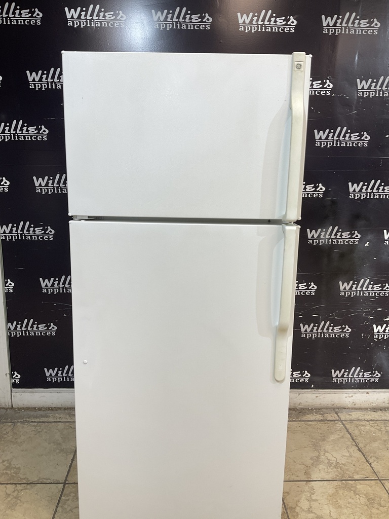 Ge Used Refrigerator Top and Bottom 28x65 (White) 