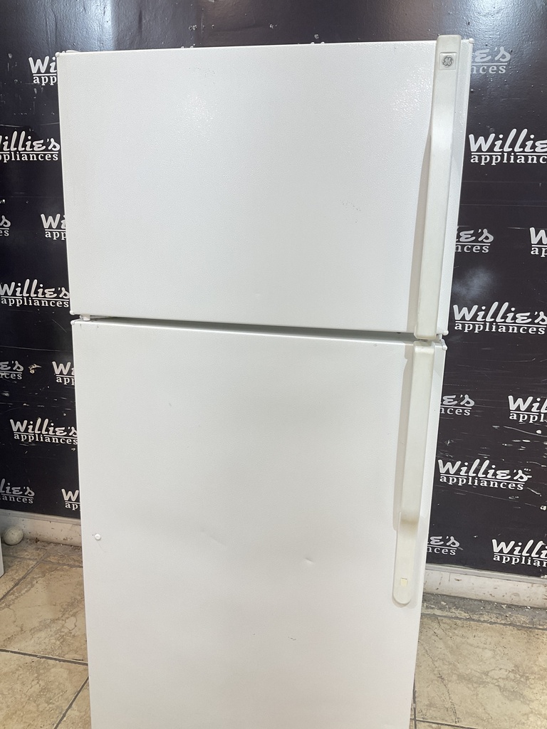 Ge Used Refrigerator Top and Bottom 28x61 1/2” (White) 