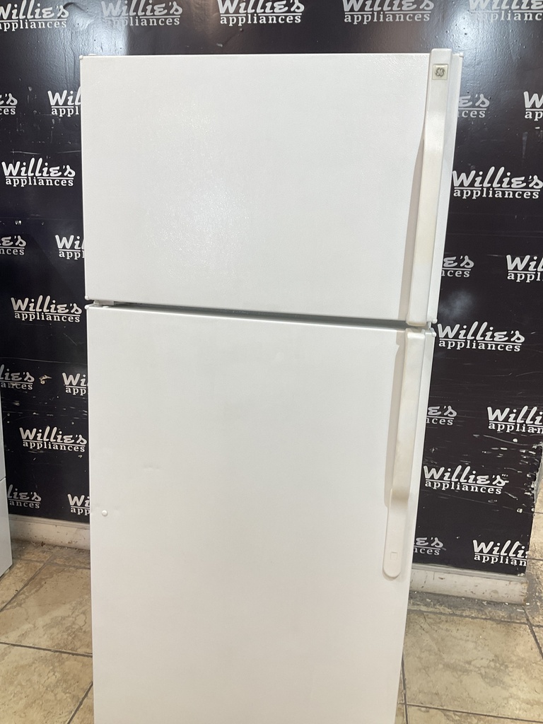 Ge Used Refrigerator Top and Bottom 28x64 1/2” (White) 