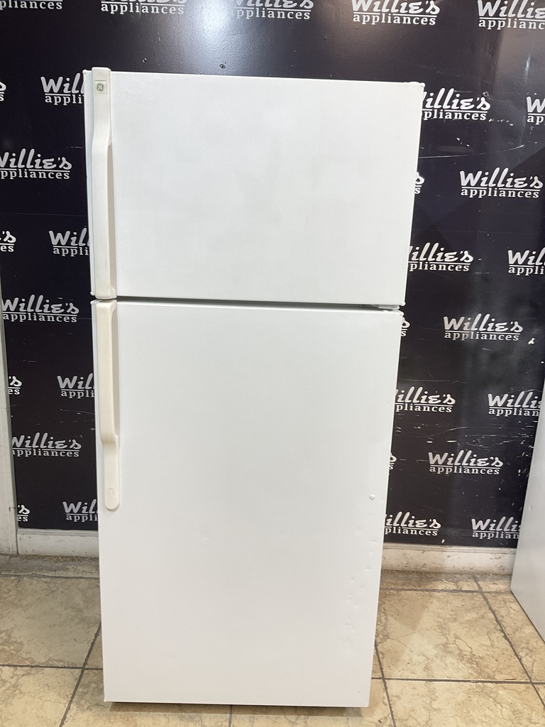 Ge Used Refrigerator Top and Bottom 28x64 1/2” (White) 