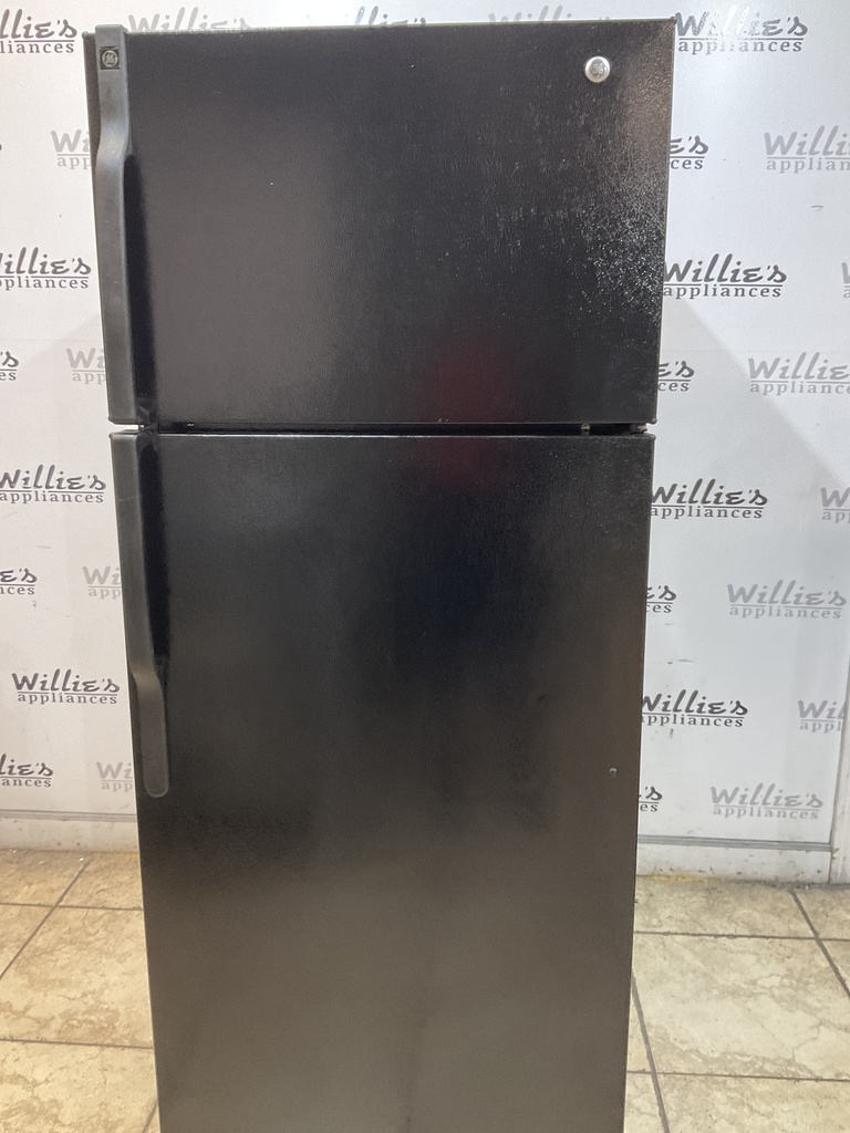 Ge Used Refrigerator Top and Bottom 28x67 (Black) 