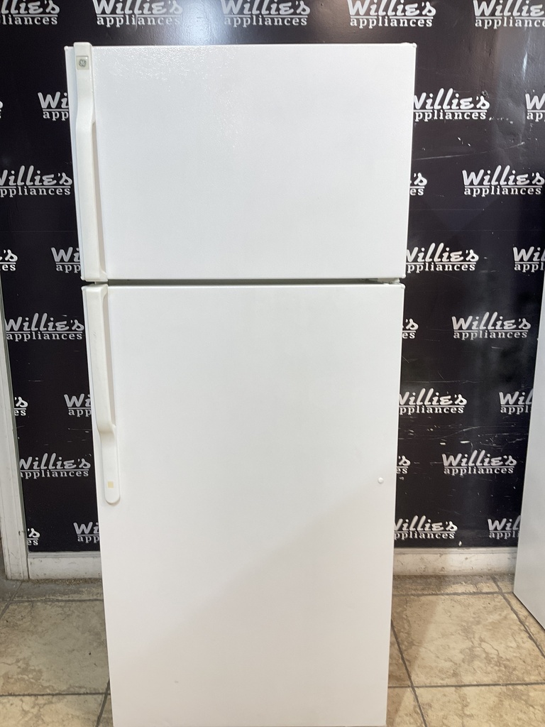 Ge Use Refrigerator Top and Bottom 28x67 1/2” (White)