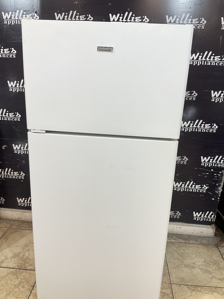 Hotpoint Used Refrigerator Top and Bottom 28x61 (white) 