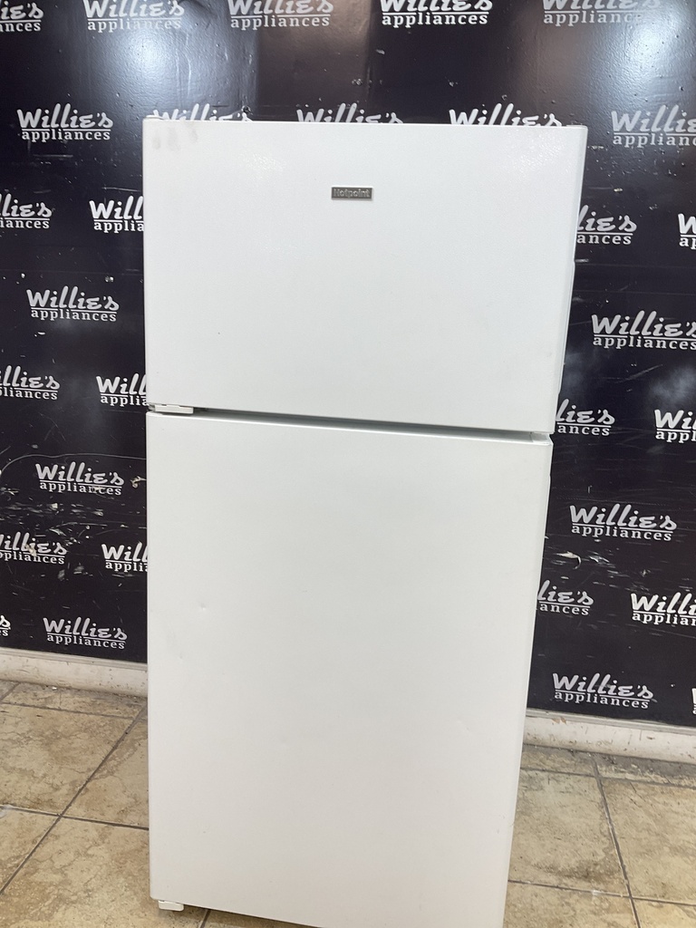 Hotpoint Used Refrigerator Top and Bottom 28x61 (White) 