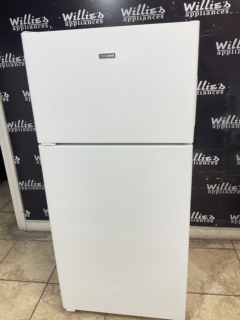Hotpoint Used Refrigerator Top and Bottom 28x61 1/2” (White) 