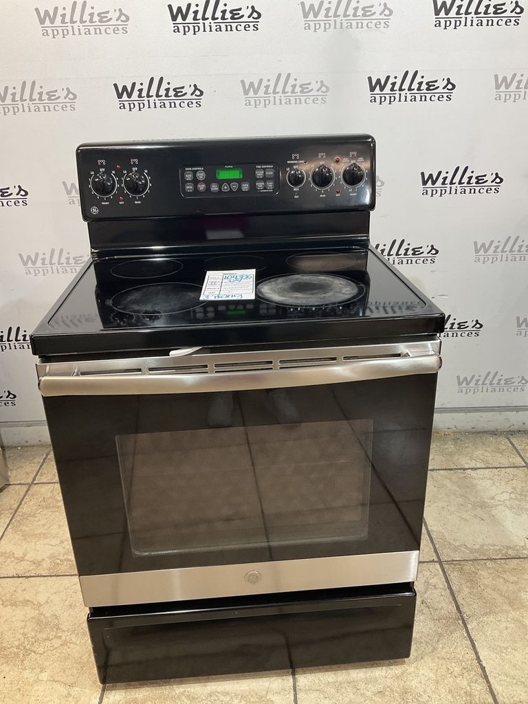 Ge Used Electric Stove 220volts (40/50 AMP) 30inches {3 prong} (Black) 