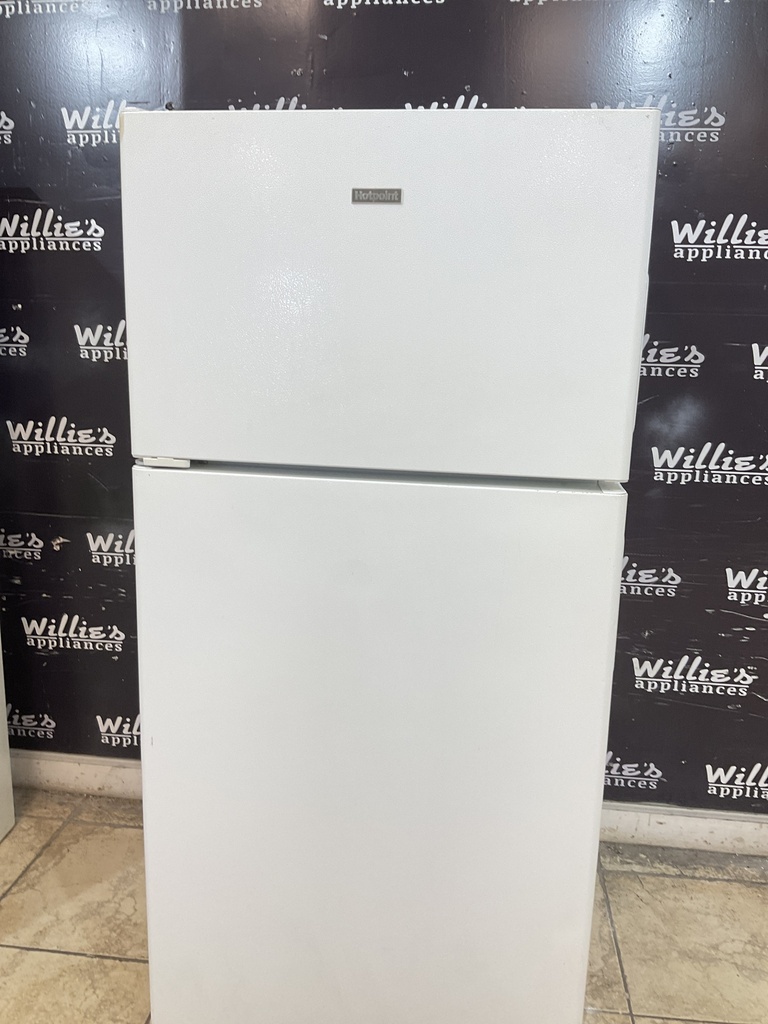Hotpoint Used Refrigerator Top and Bottom 28x61 1/2” (White) 