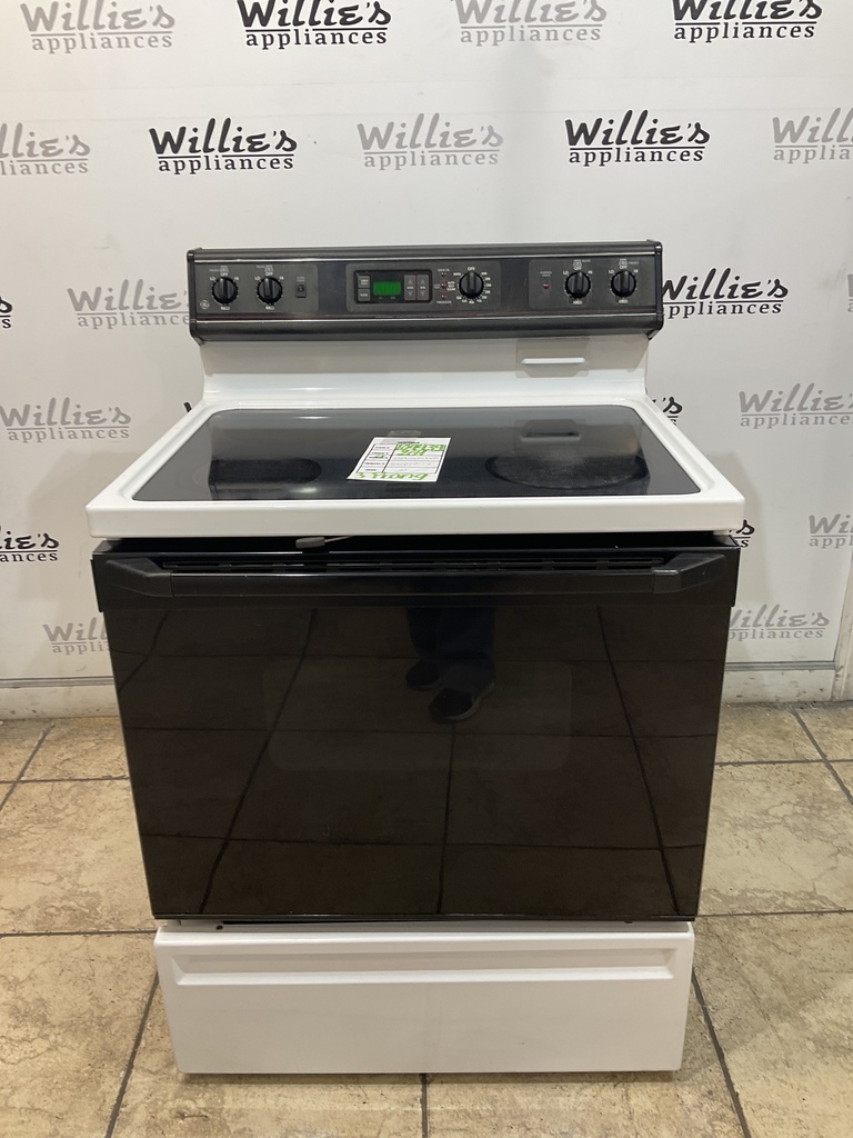 Ge Used Electric Stove 220volts (40/50 AMP) 30inches {3 prong} (White/black) 