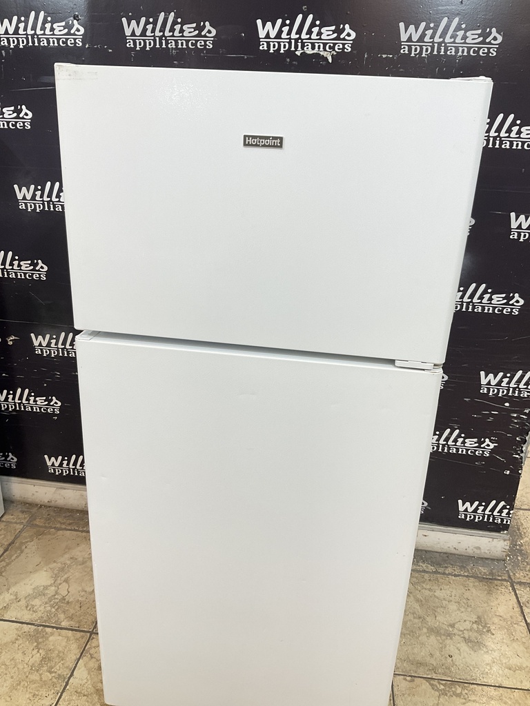 Hotpoint Used Refrigerator Top and Bottom 28x61 1/2” (White) 