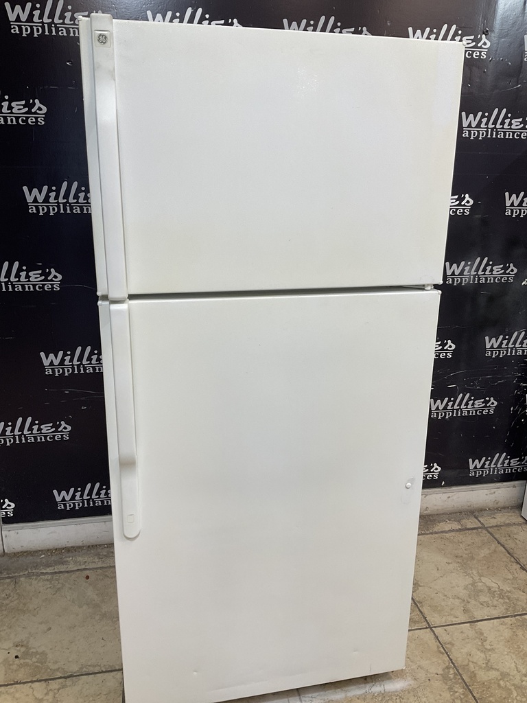 Ge Used Refrigerator Top and Bottom 28x61 1/2” (White) 