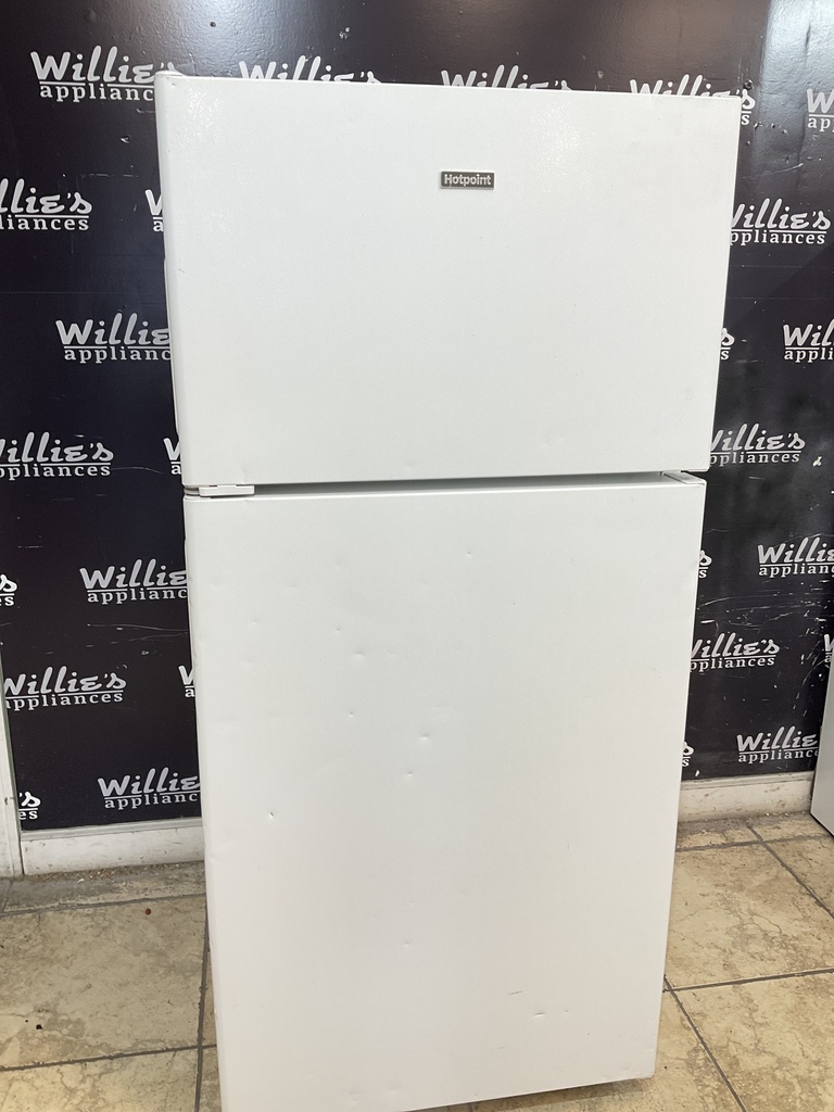 Hotpoint Used Refrigerator Top and Bottom 28x61 1/2” (White) 