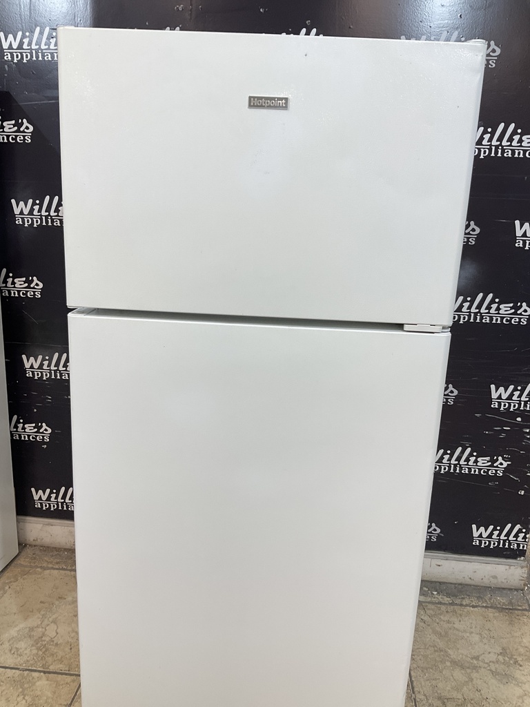 Hotpoint Used Refrigerator Top and Bottom 28x61 1/2” (White) 
