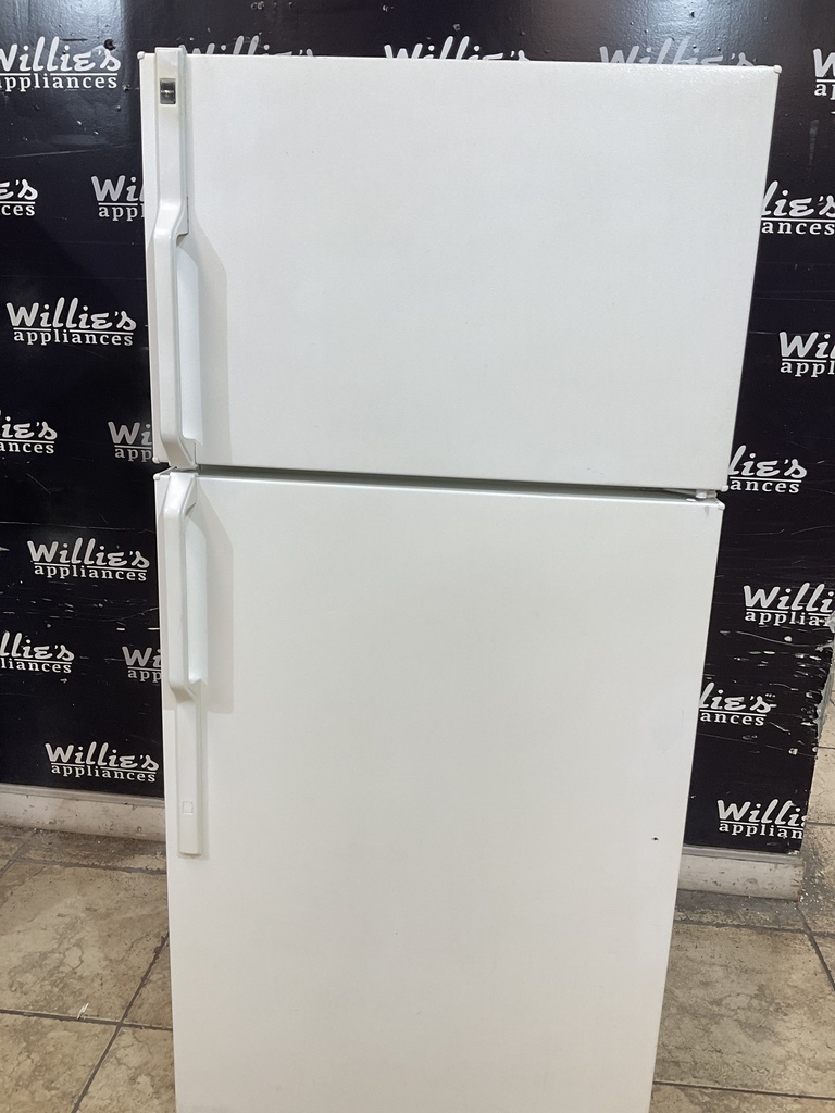 Hotpoint Used Refrigerator Top and Bottom 28x61 1/2” (White)