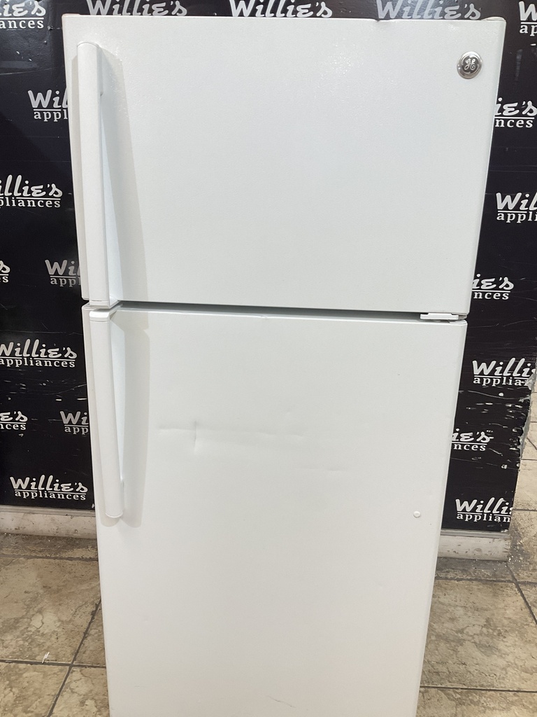Ge Used Refrigerator Top and Bottom 28x61 1/2” (White) 