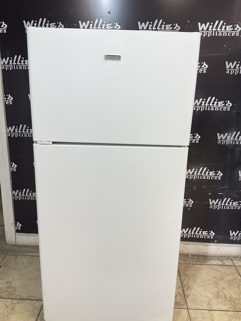 Hotpoint Used Refrigerator Top and Bottom 28x61 1/2” (White) 