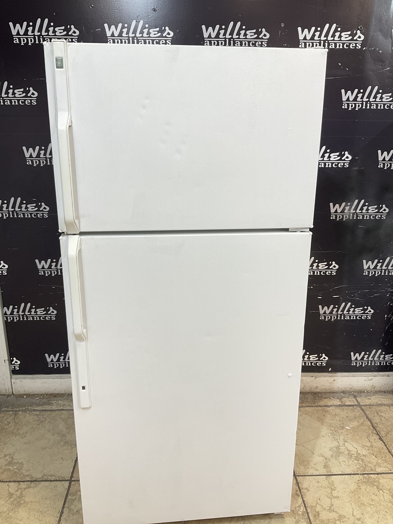 Ge Used Refrigerator Top and Bottom 28x61 1/2” (White) 