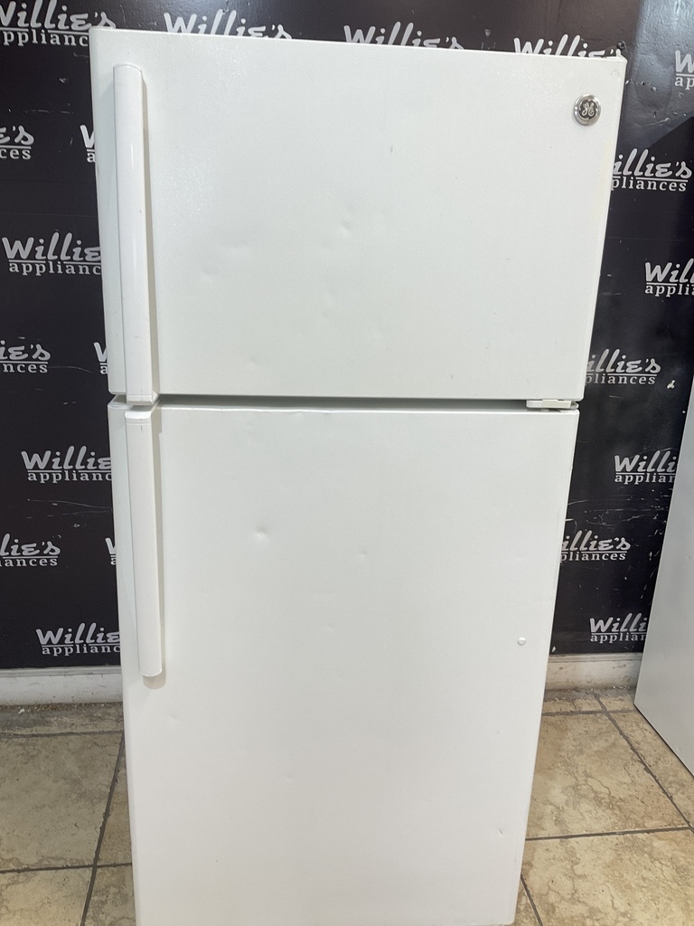 Ge Used Refrigerator Top and Bottom 28x61 1/2” (White) 