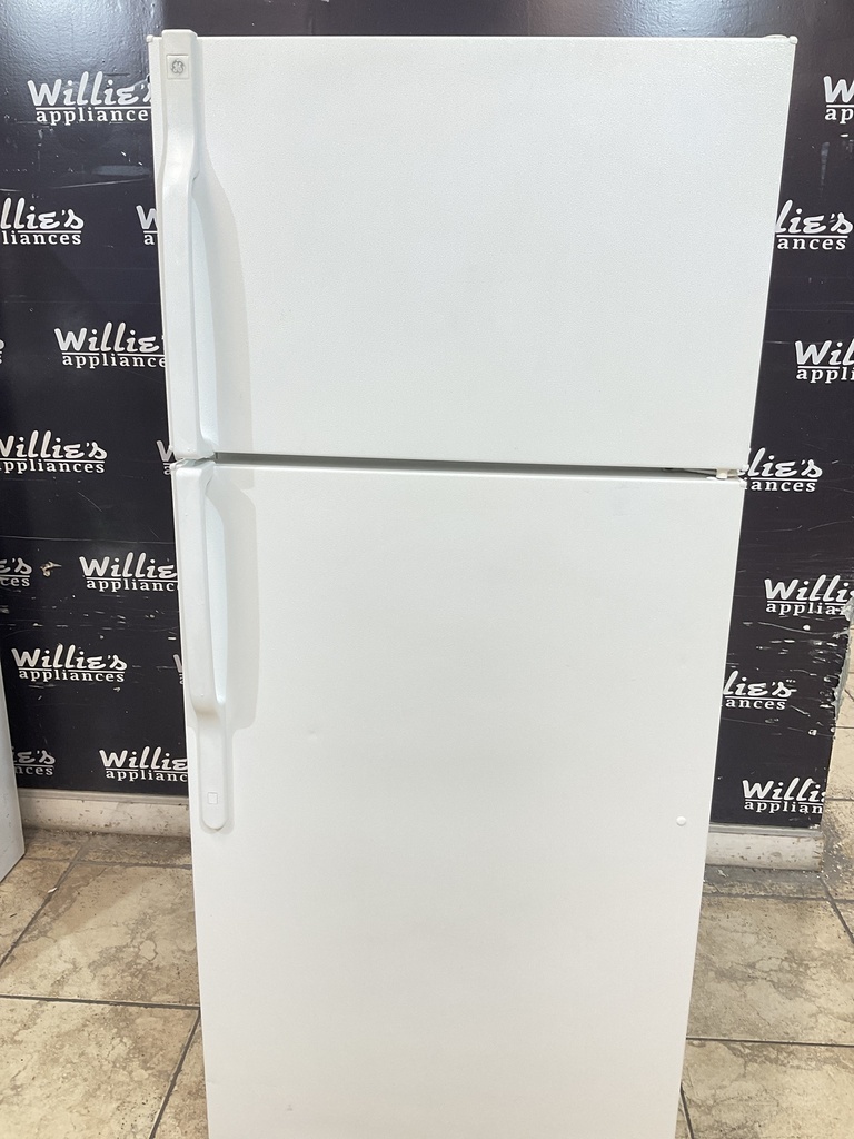 Ge Used Refrigerator Top and Bottom 28x65 (white) 