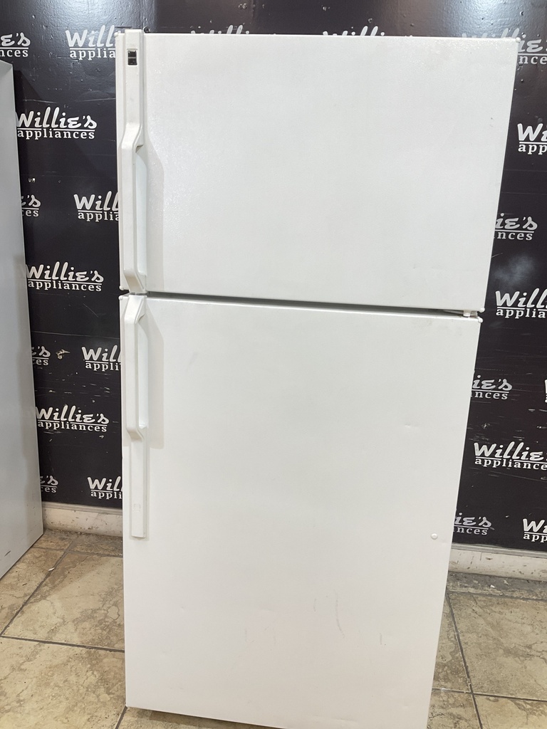 Hotpoint Used Refrigerator Top and Bottom 28x61 1/2” (White)